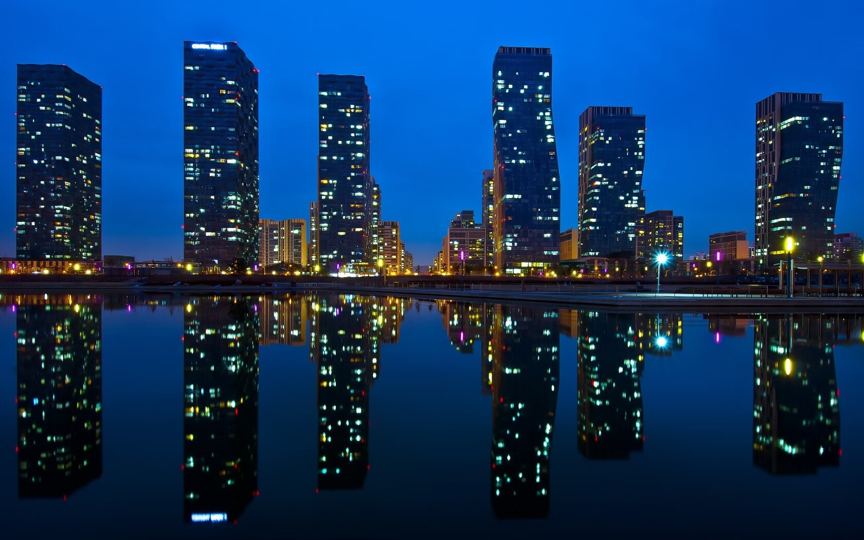 全民健身计划推动篮球场地数量持续增加，惠及更多青少年，全民健身中心篮球场价格